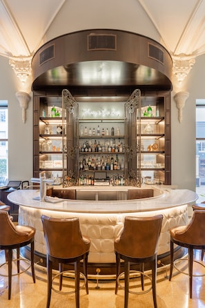 3 bars/lounges, lobby lounge, rooftop bar