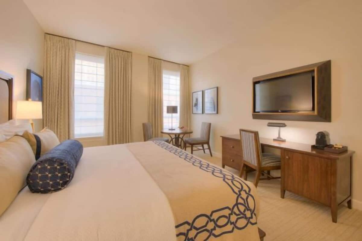 Egyptian cotton sheets, premium bedding, in-room safe, laptop workspace