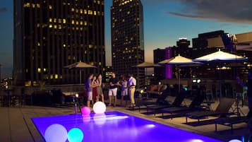 3 bars/lounges, lobby lounge, rooftop bar