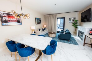 Egyptian cotton sheets, premium bedding, in-room safe, desk