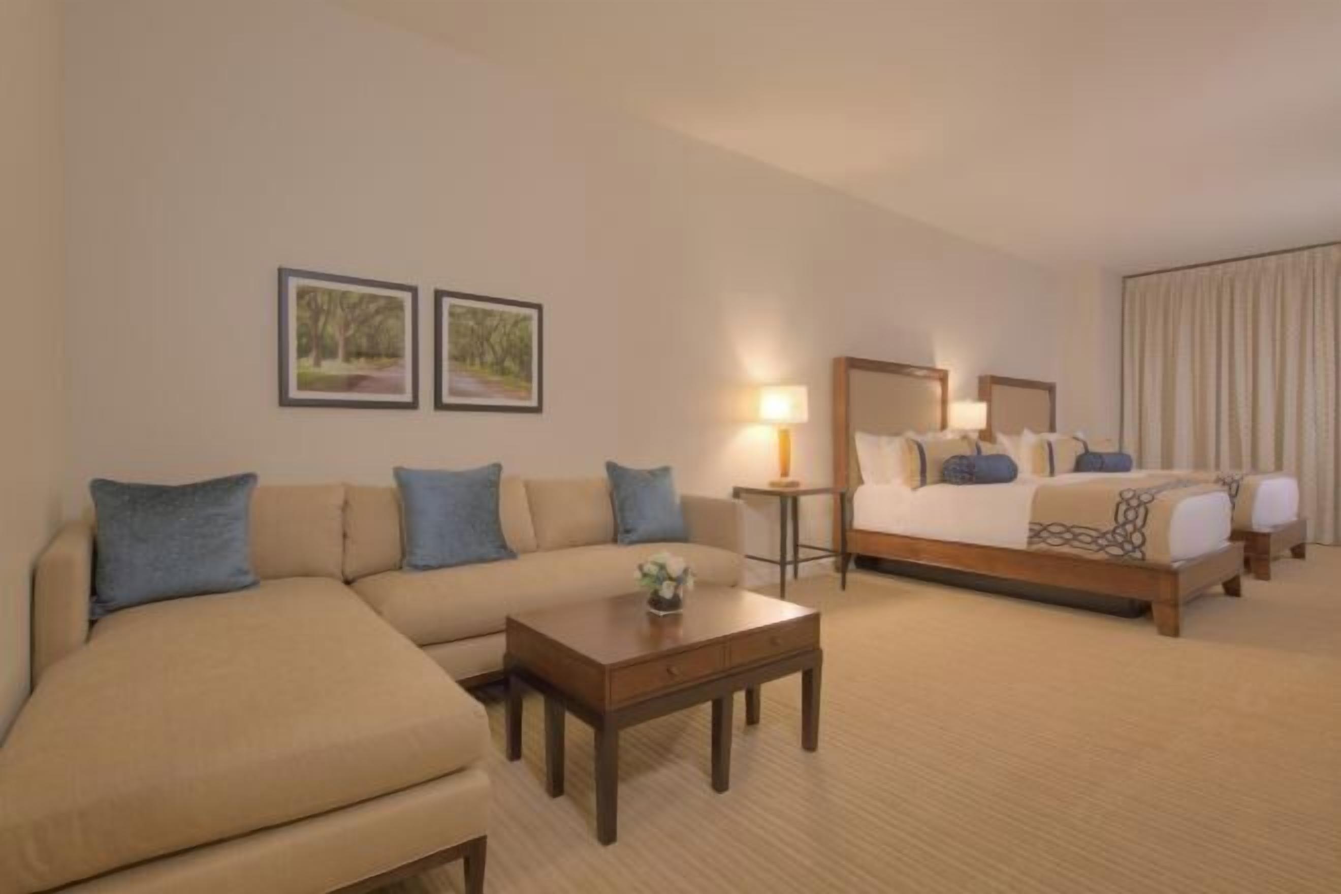 Egyptian cotton sheets, premium bedding, in-room safe, laptop workspace