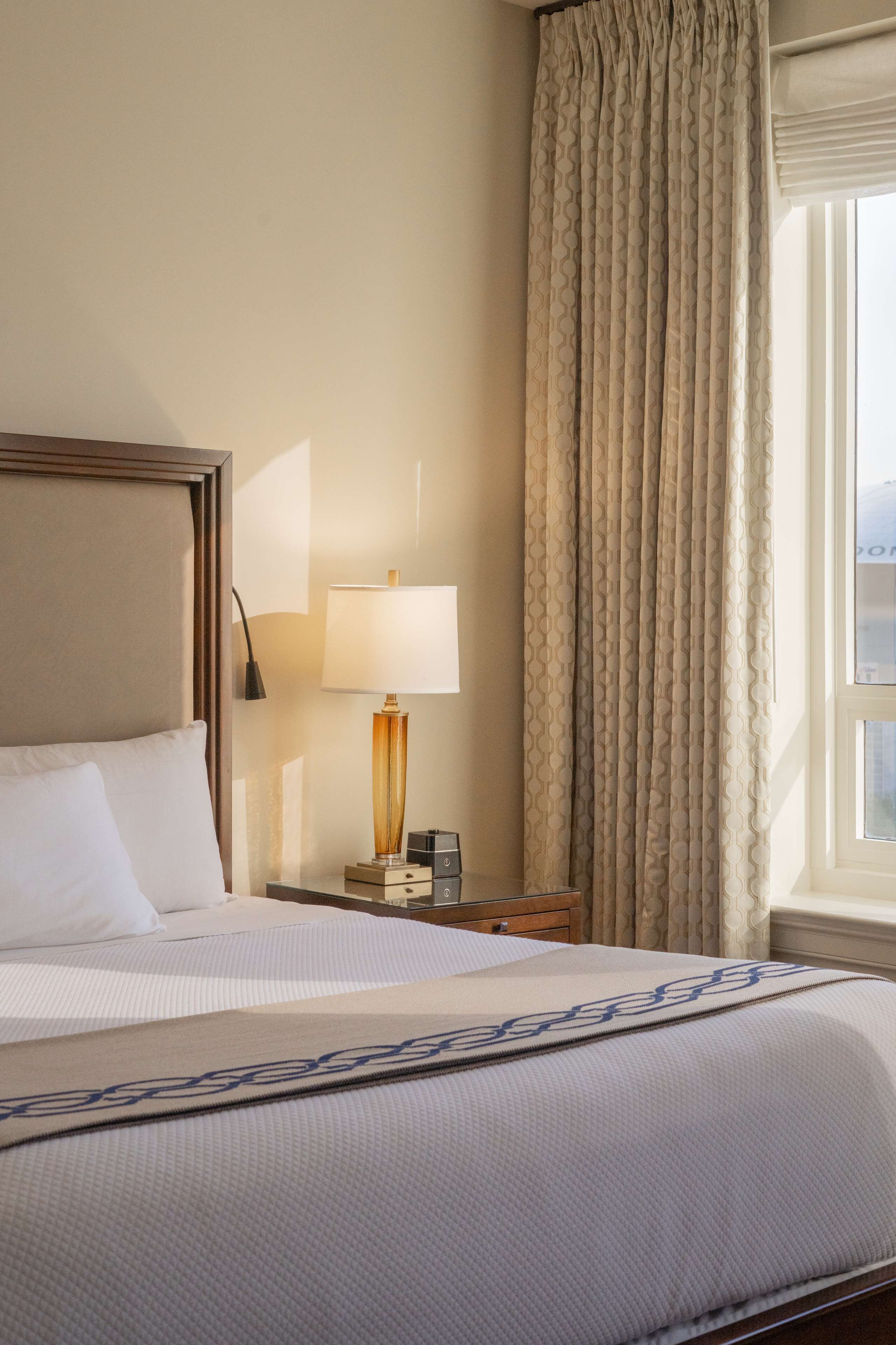 ผ้าปูที่นอนฝ้ายอียิปต์, เครื่องนอนระดับพรีเมียม, ตู้นิรภัยในห้องพัก