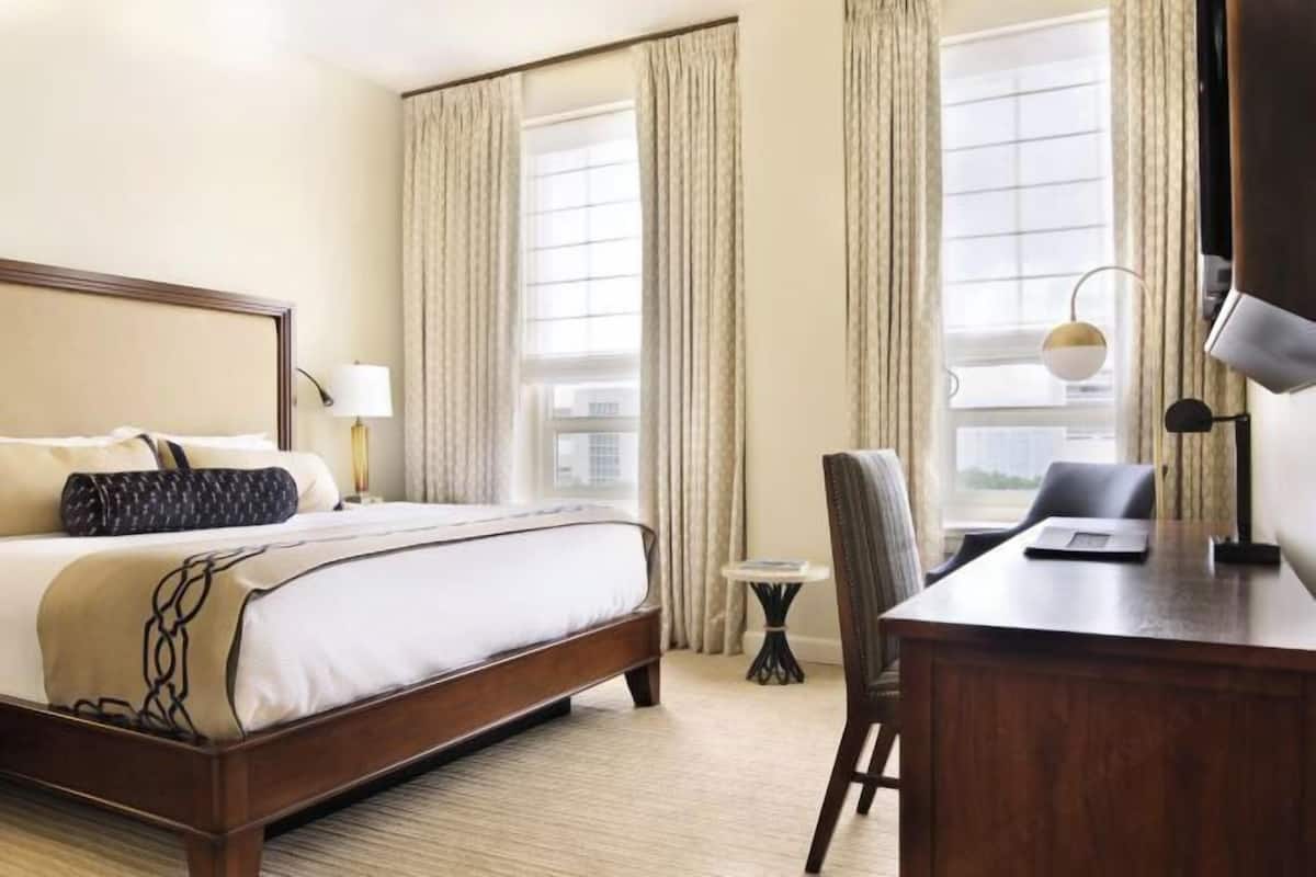 Egyptian cotton sheets, premium bedding, in-room safe, laptop workspace