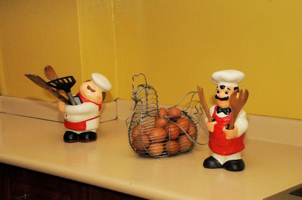 Two kitchen-themed figurines on a countertop.