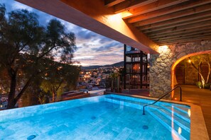 Outdoor pool, sun loungers - Casa del Rector Hotel Boutique - Adults Only (Guanajuato)