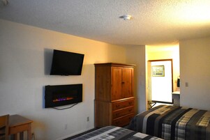 Habitación doble, 2 camas de matrimonio | Caja fuerte, sistema de insonorización, cunas (de pago)