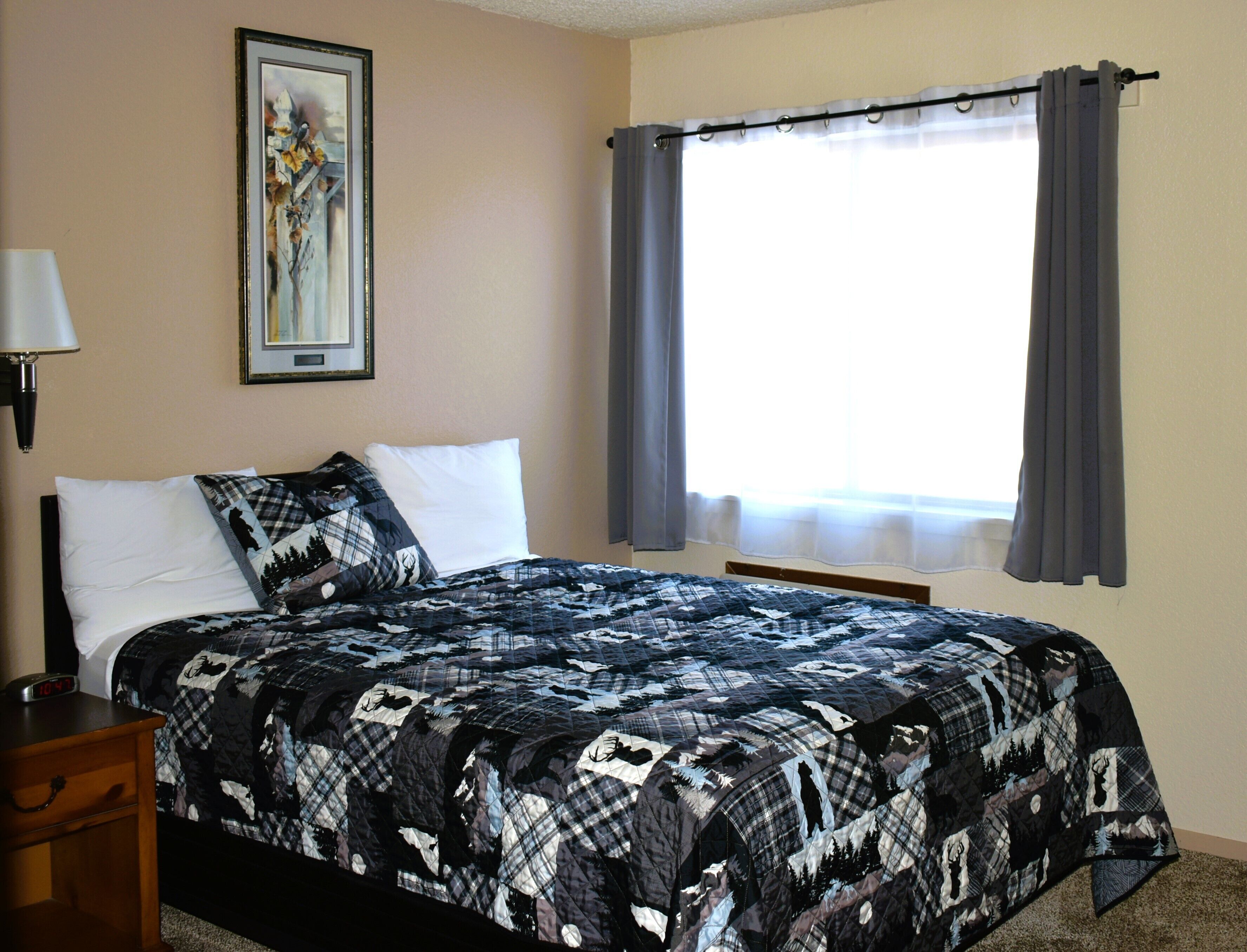 Eenpersoonskamer, 1 queensize bed | Een kluis op de kamer, geluiddichte muren, babybedden (toeslag)