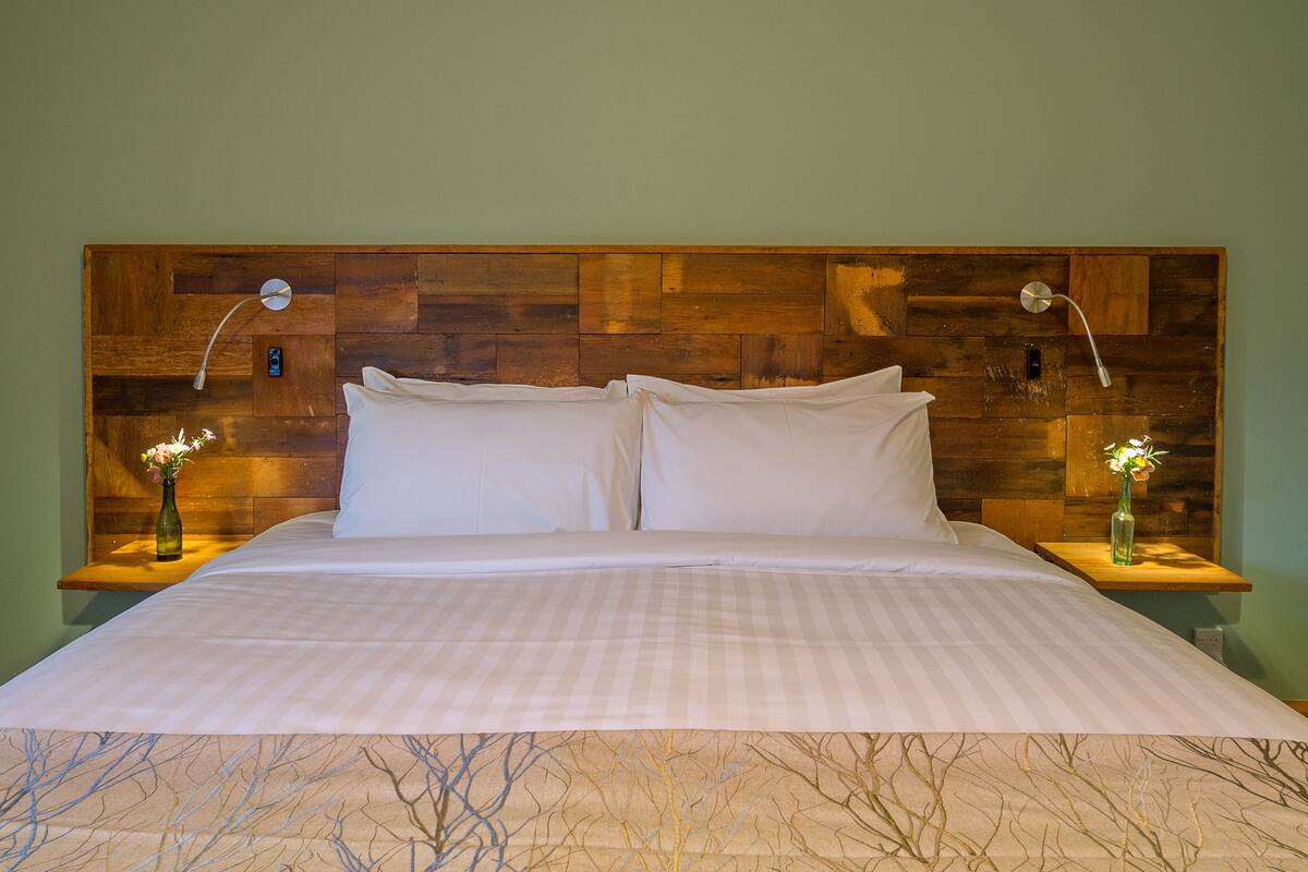 Tek Büyük veya İki Ayrı Yataklı Oda, Özel Banyo | Güneşlik/perde, ses yalıtımı, ütü/ütü masası