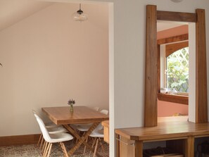 Dining - Eco Villa (Christchurch)