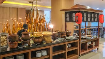 Tägliches Frühstücksbuffet (140000 IDR pro Person)