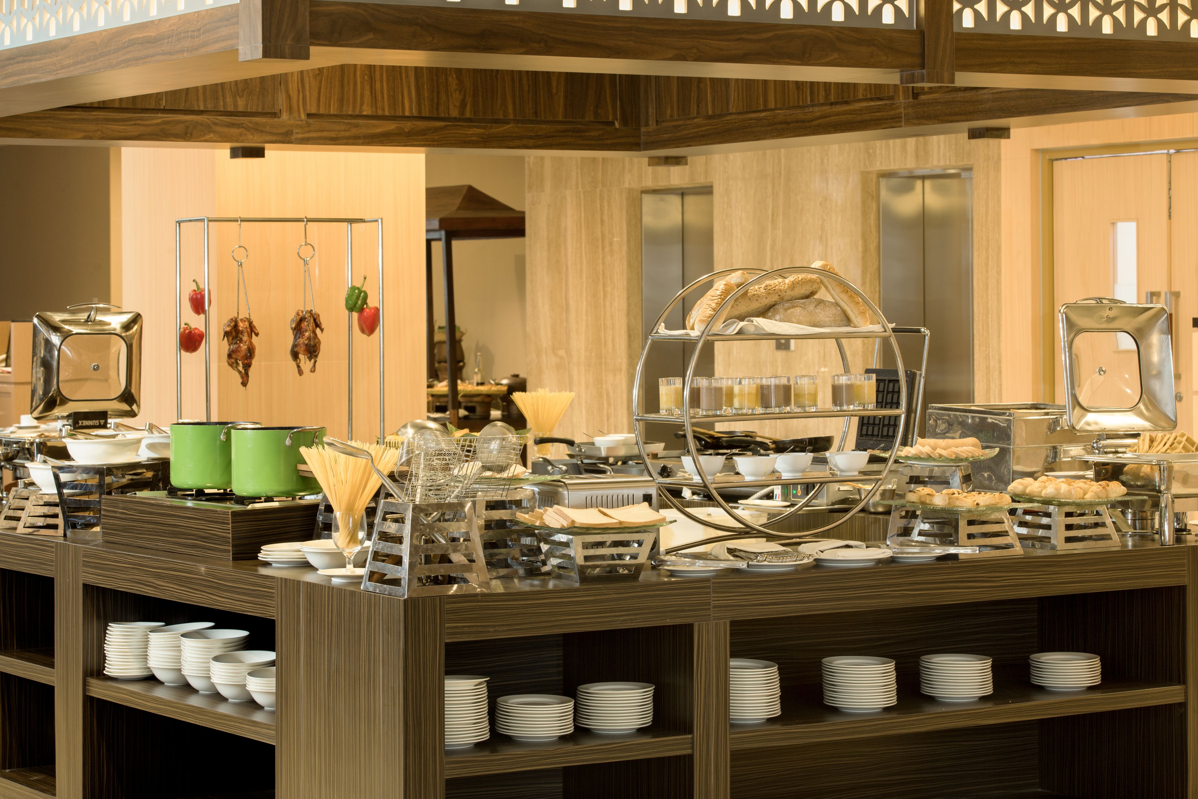 breakfast, lunch, dinner served; international cuisine