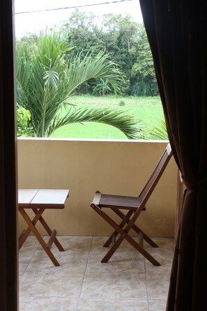 Deluxe-huone (King Room, Mountain View) | Parveke