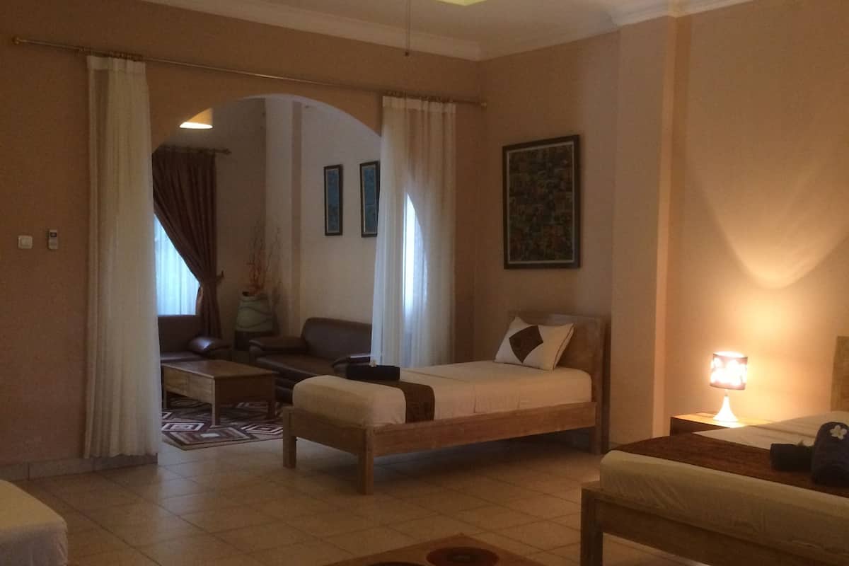 Family Bungalow, Pool View, Garden Area | Soundproofing, free WiFi, bed sheets
