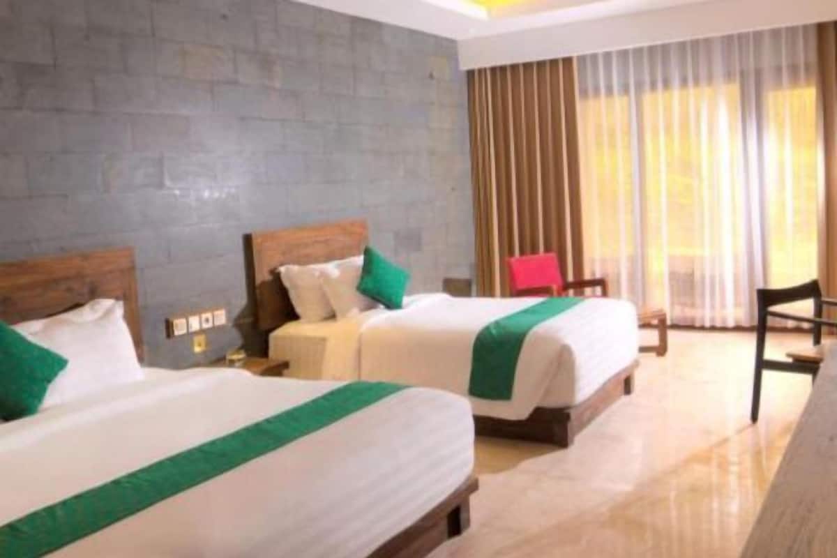 Premium bedding, minibar, in-room safe, desk