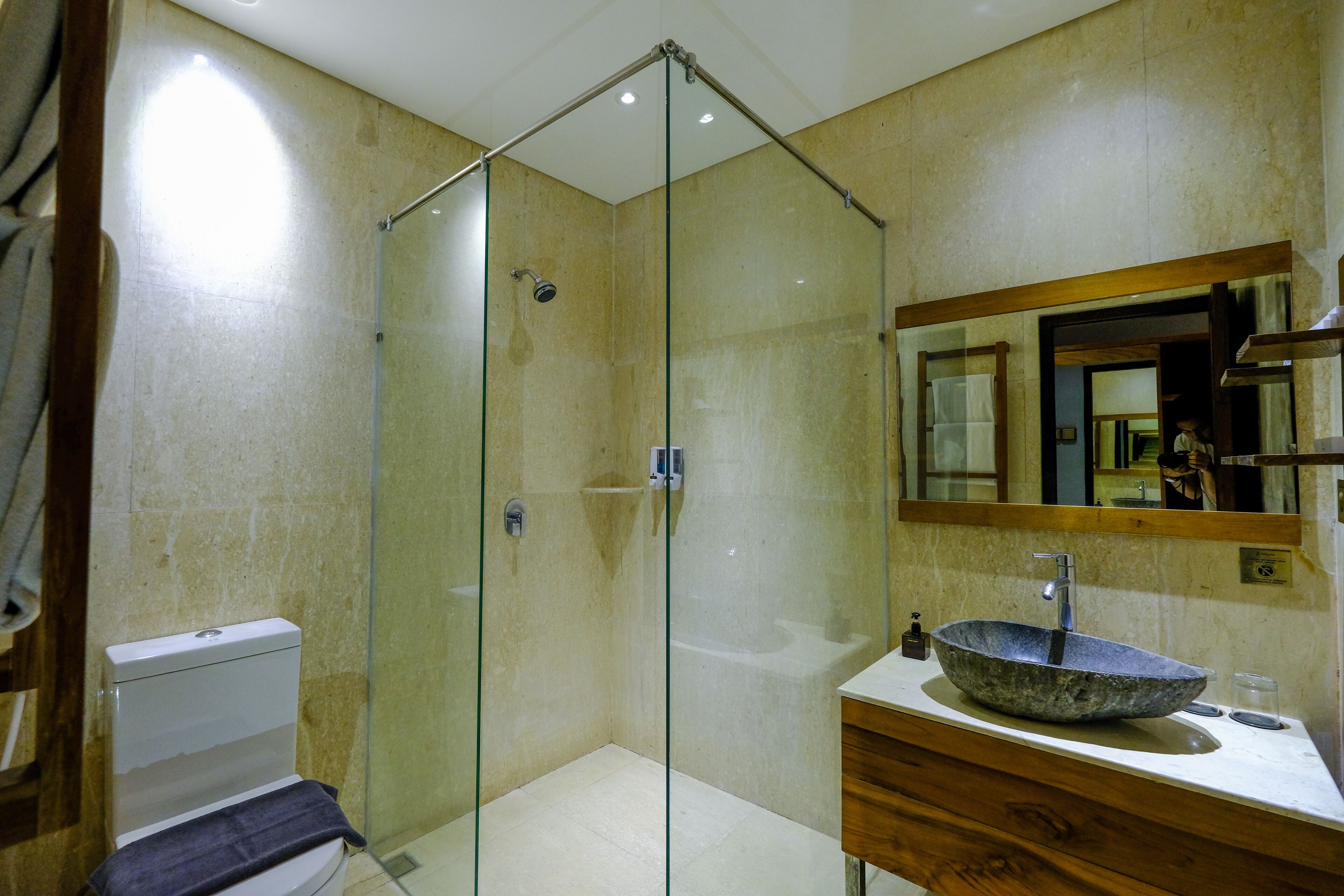 shower, rainfall showerhead, free toiletries, hair dryer