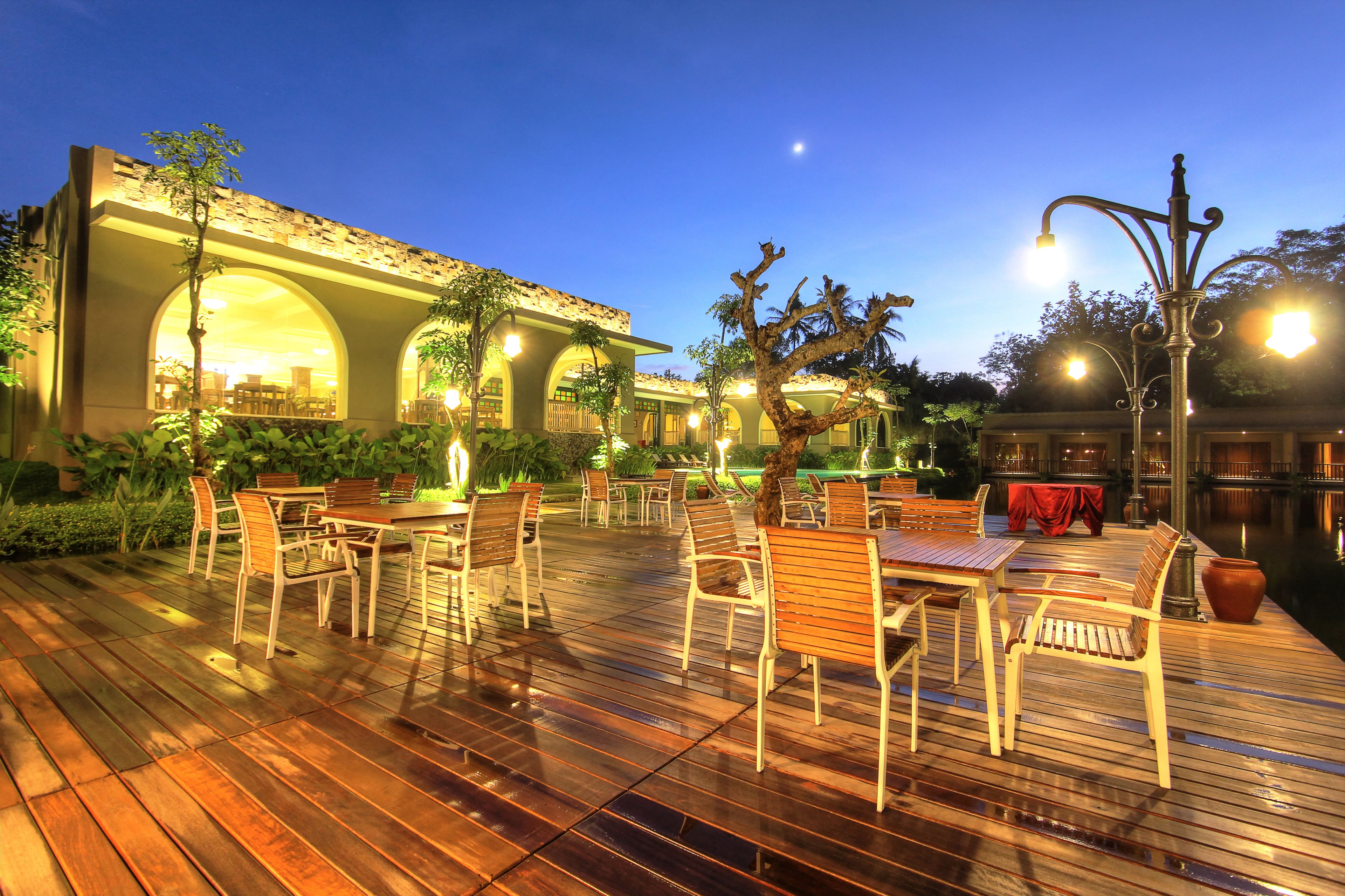 Café da manhã, almoço e jantar; culinária internacional 