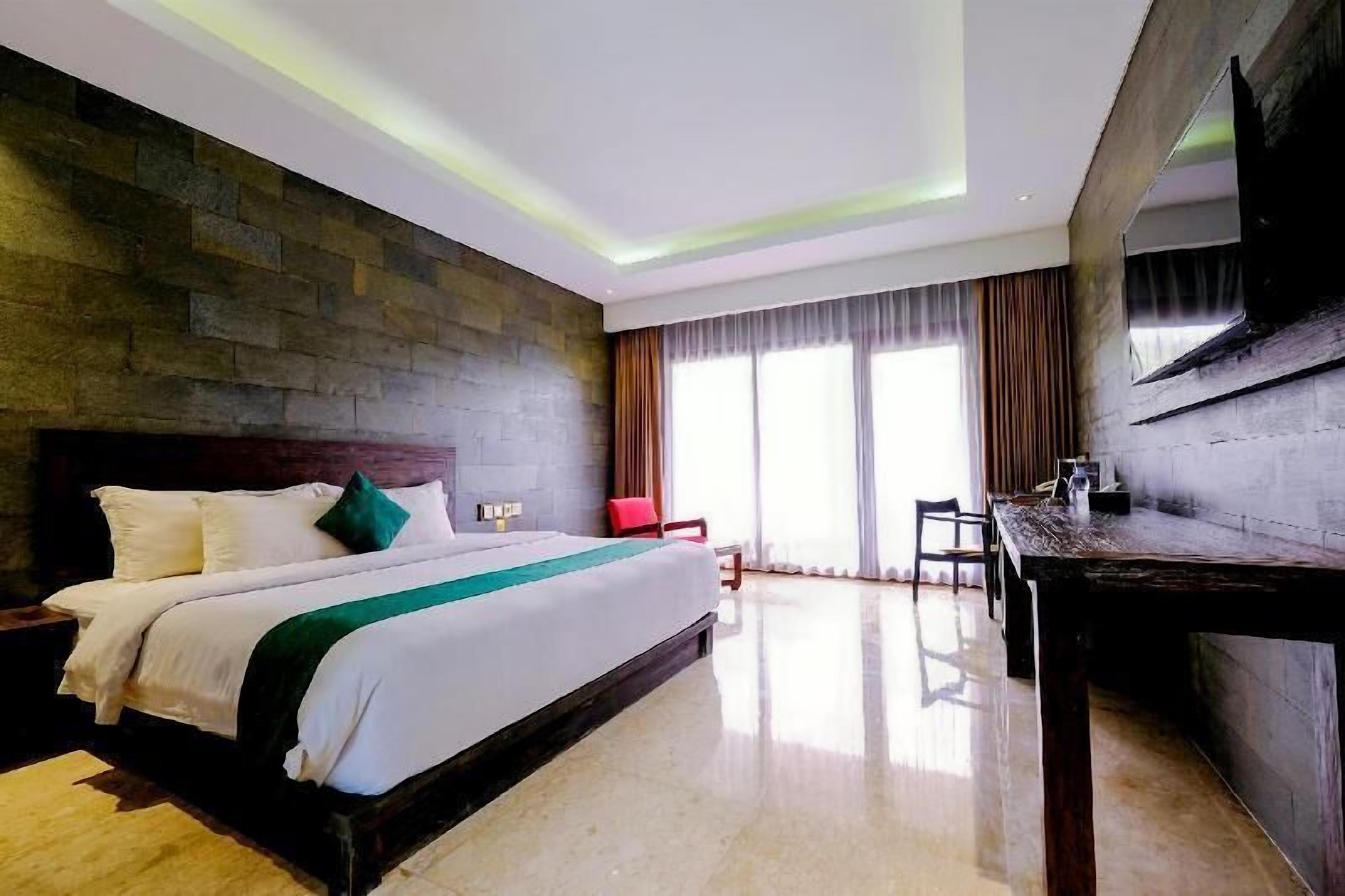Premium bedding, minibar, in-room safe, desk