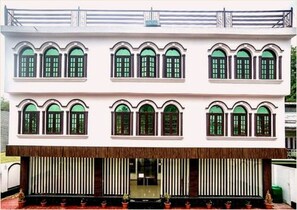 Front of property - TIH Hotel Ash Vale (Srinagar)