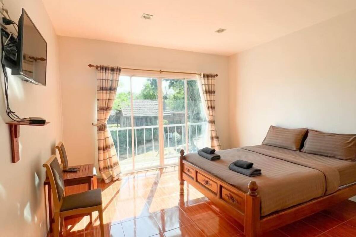 Minibar, blackout drapes, rollaway beds, free WiFi