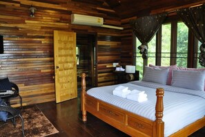 Bungalow | Minibar, blackout curtains, rollaway beds, free WiFi