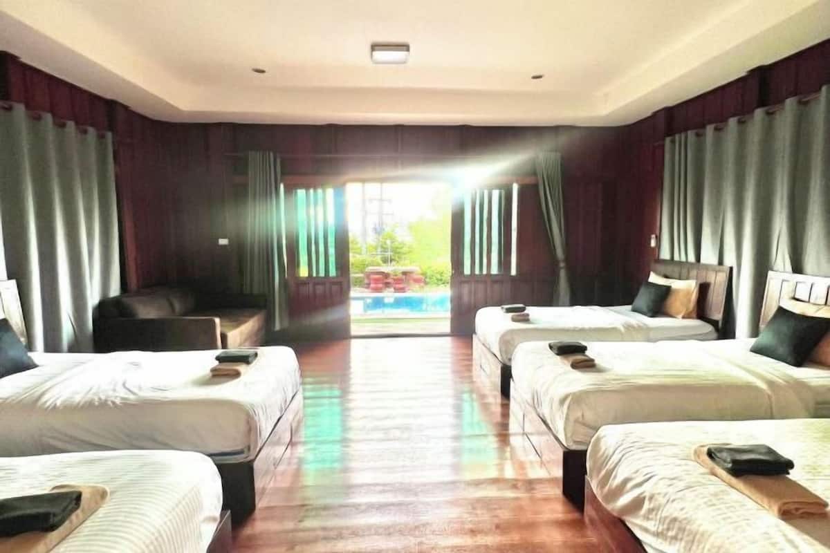 Minibar, blackout drapes, rollaway beds, free WiFi