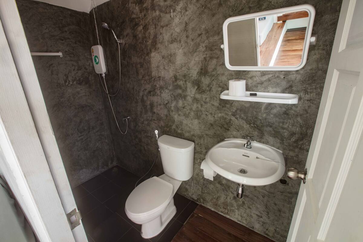 standard bungalow with fan | bathroom | shower, towels