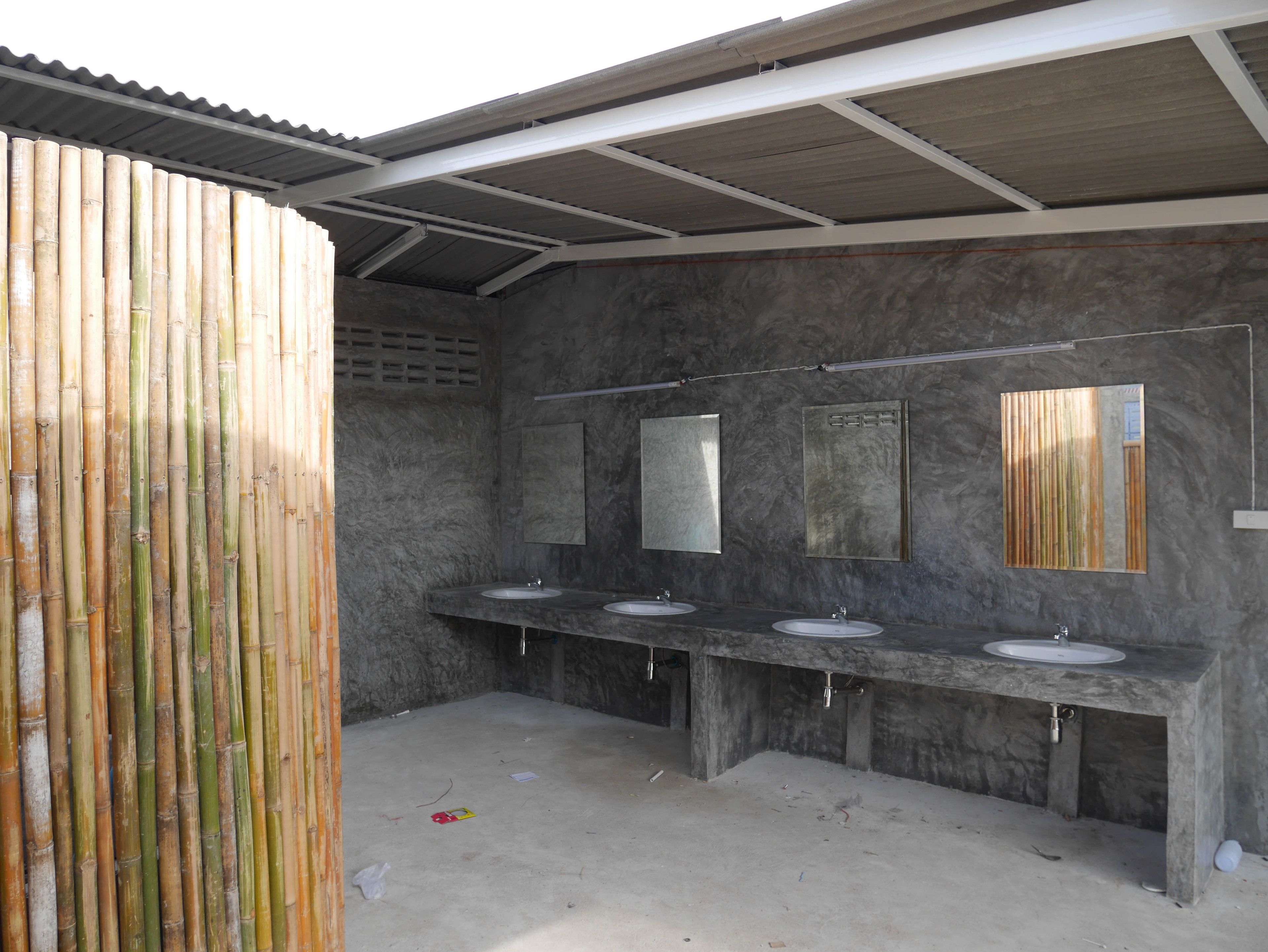 basic shared dormitory, 2 bedrooms, non smoking, courtyard area | free wifi