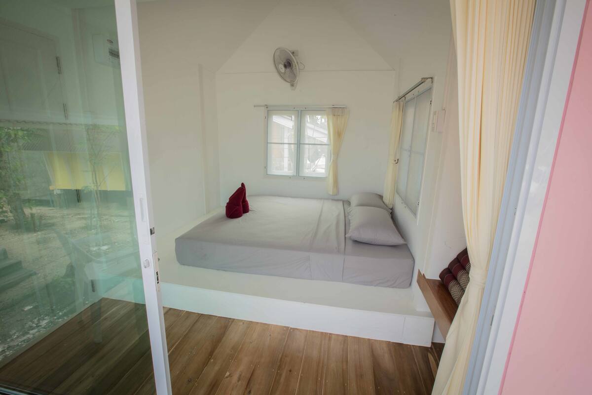 standard bungalow with fan | free wifi