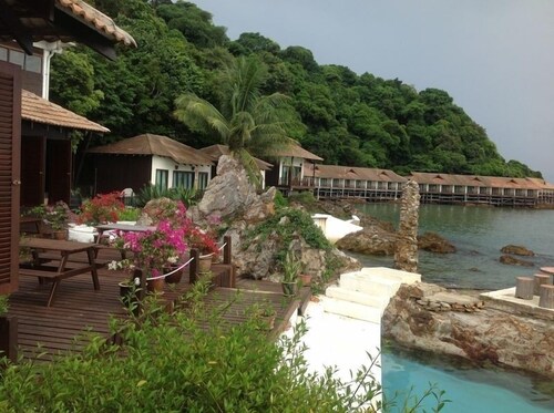 Gem Island Resort & Spa