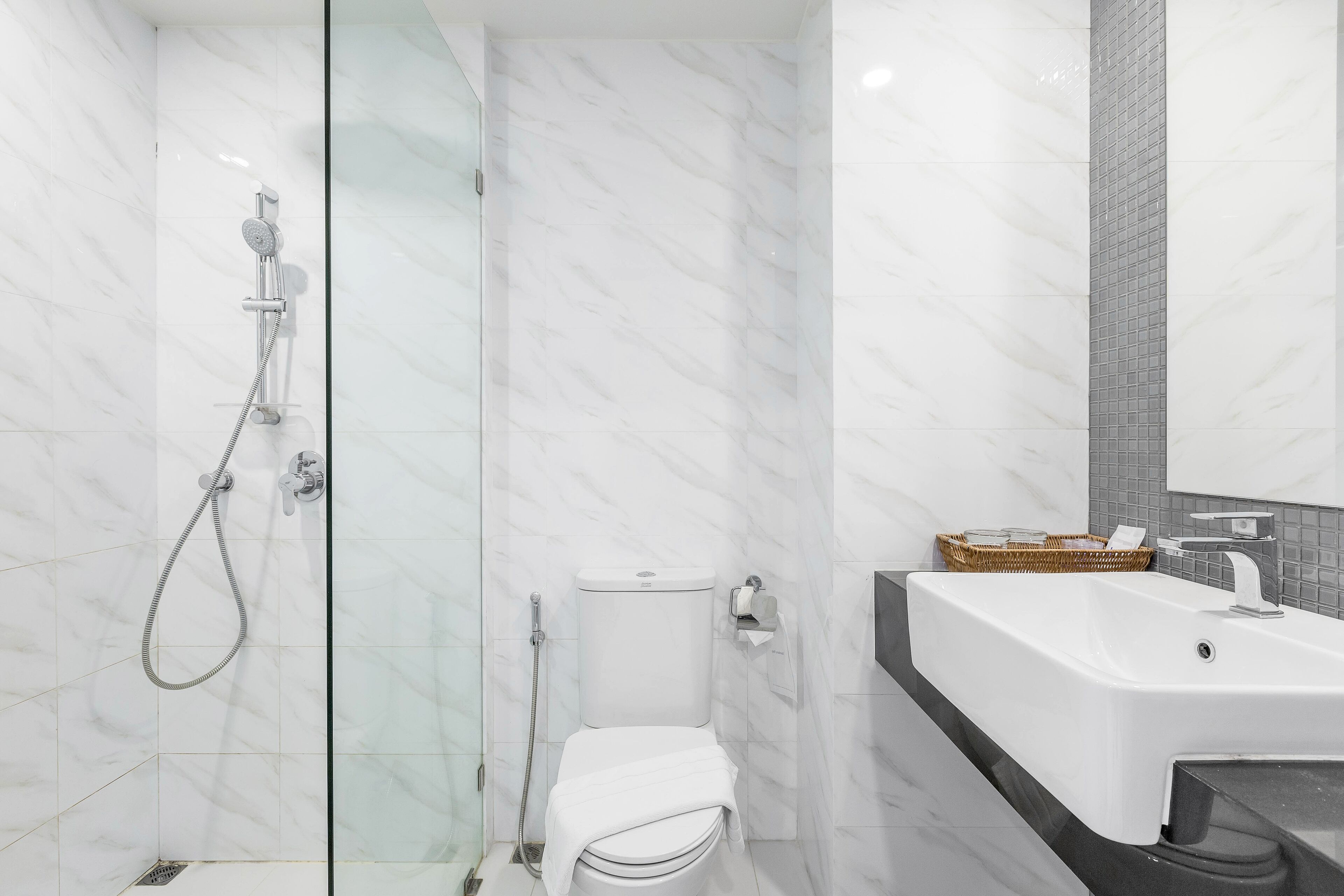 superior room | bathroom | shower, free toiletries, hair dryer, slippers