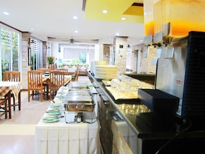 Free daily self-serve breakfast - Baan Rabiang Mai Maesot Hotel (Mae Sot)