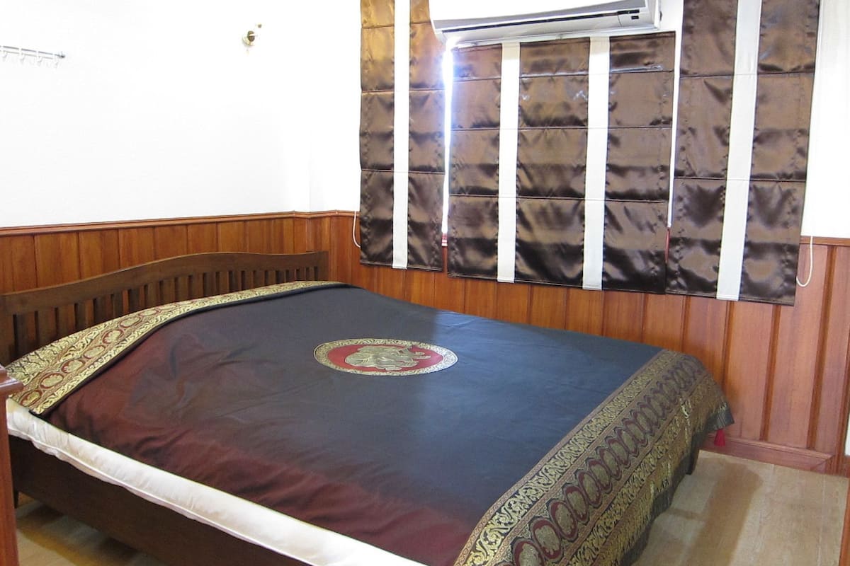 Deluxe Room | In-room safe, desk, rollaway beds, free WiFi
