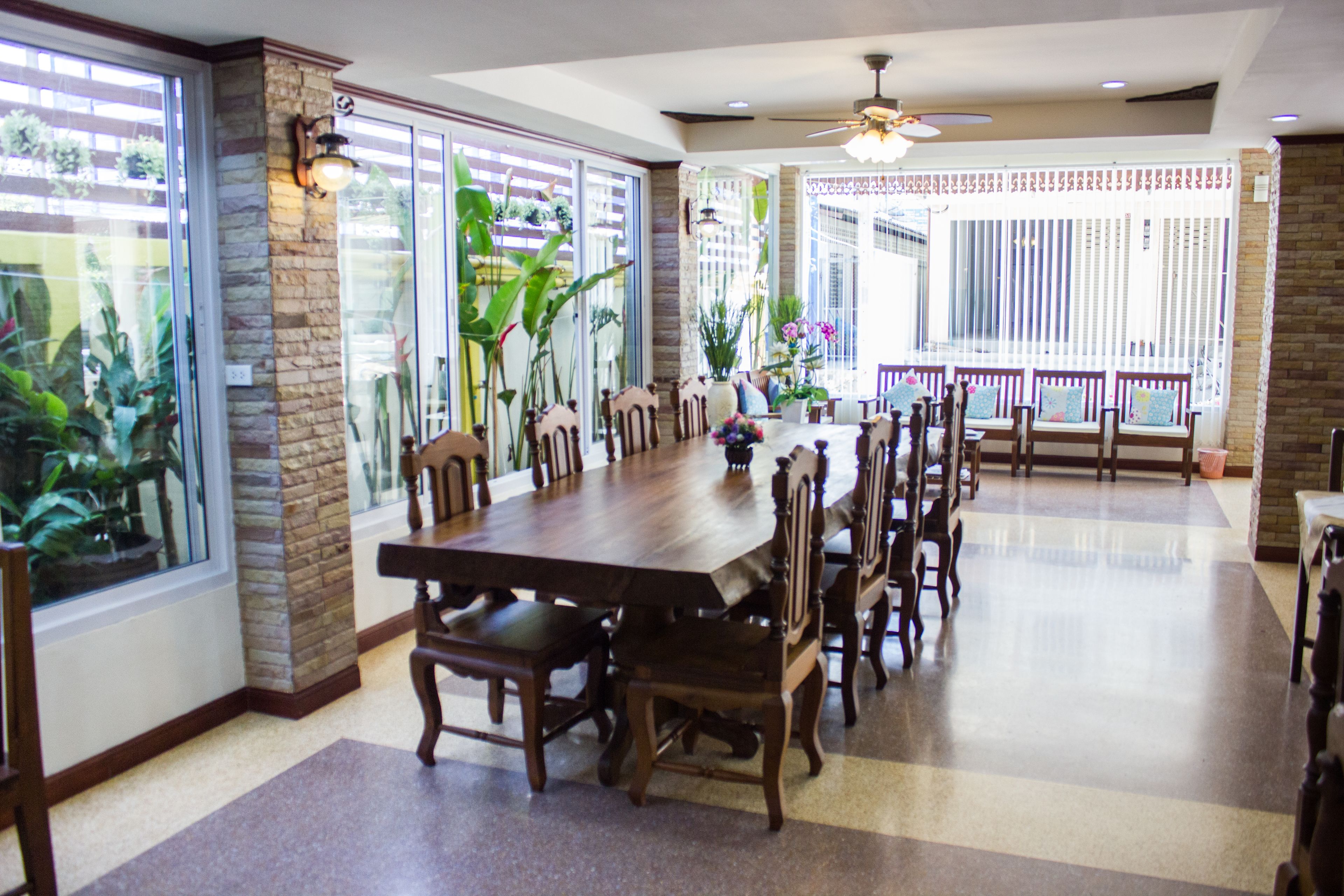 Free daily self-serve breakfast