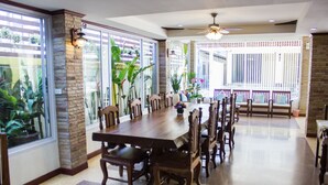 朝食 (セルフサービス)、毎日提供 (無料)