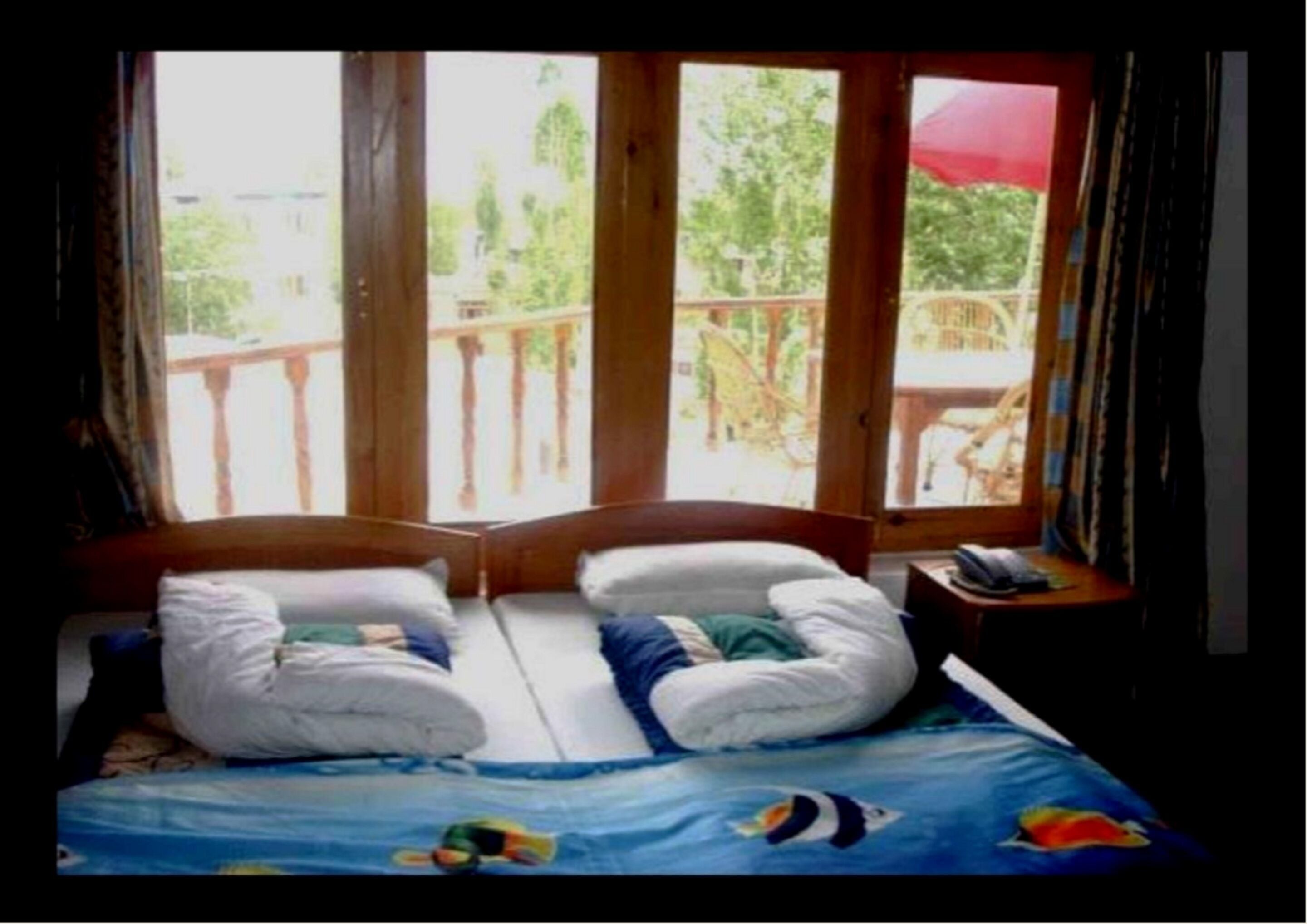 Chambre Double Standard, 1 chambre, vue montagne, côté montagne | Literie de qualité supérieure, coffres-forts dans les chambres, bureau