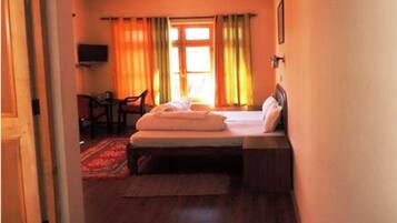 Standard Double Room, 1 Bedroom, Mountain View, Mountainside | Premium bedding, in-room safe, desk, rollaway beds