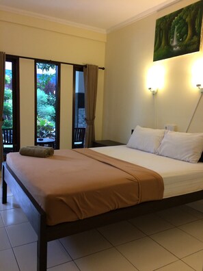 Habitación Deluxe doble | Escritorio, wifi gratis, ropa de cama
