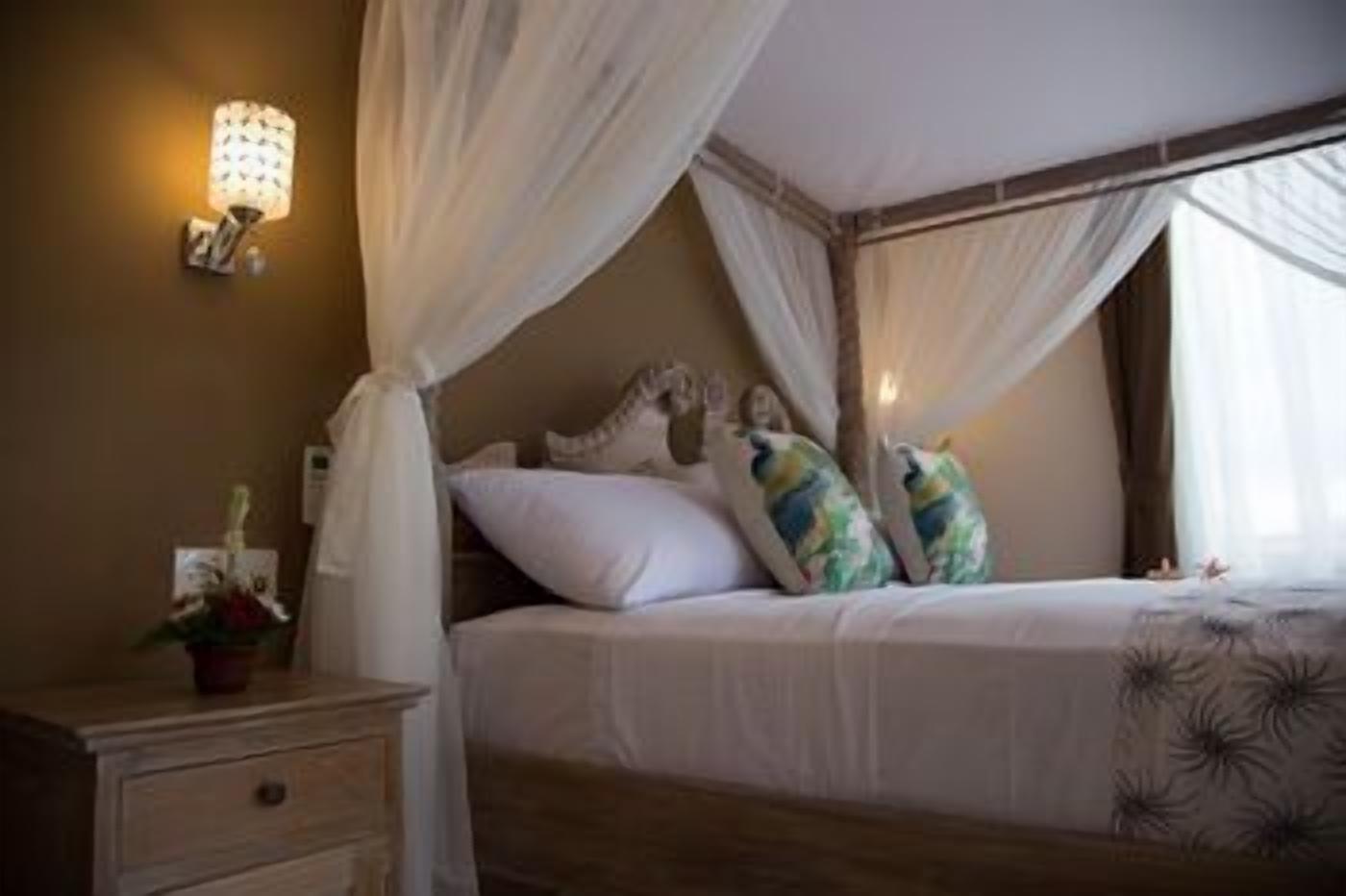 Blackout drapes, WiFi (free)