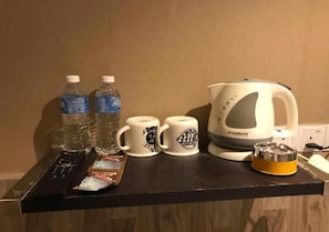 Wasserkocher mit Kaffee-/Teezubehör, Wasserkocher
