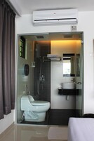 Ducha, artículos de tocador gratuitos, toallas