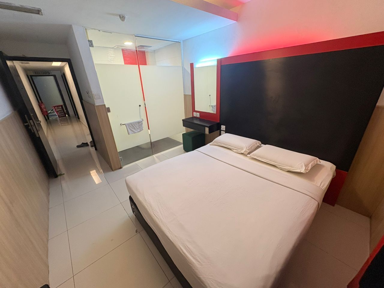 Deluxe Room | Desk, iron/ironing board, free WiFi