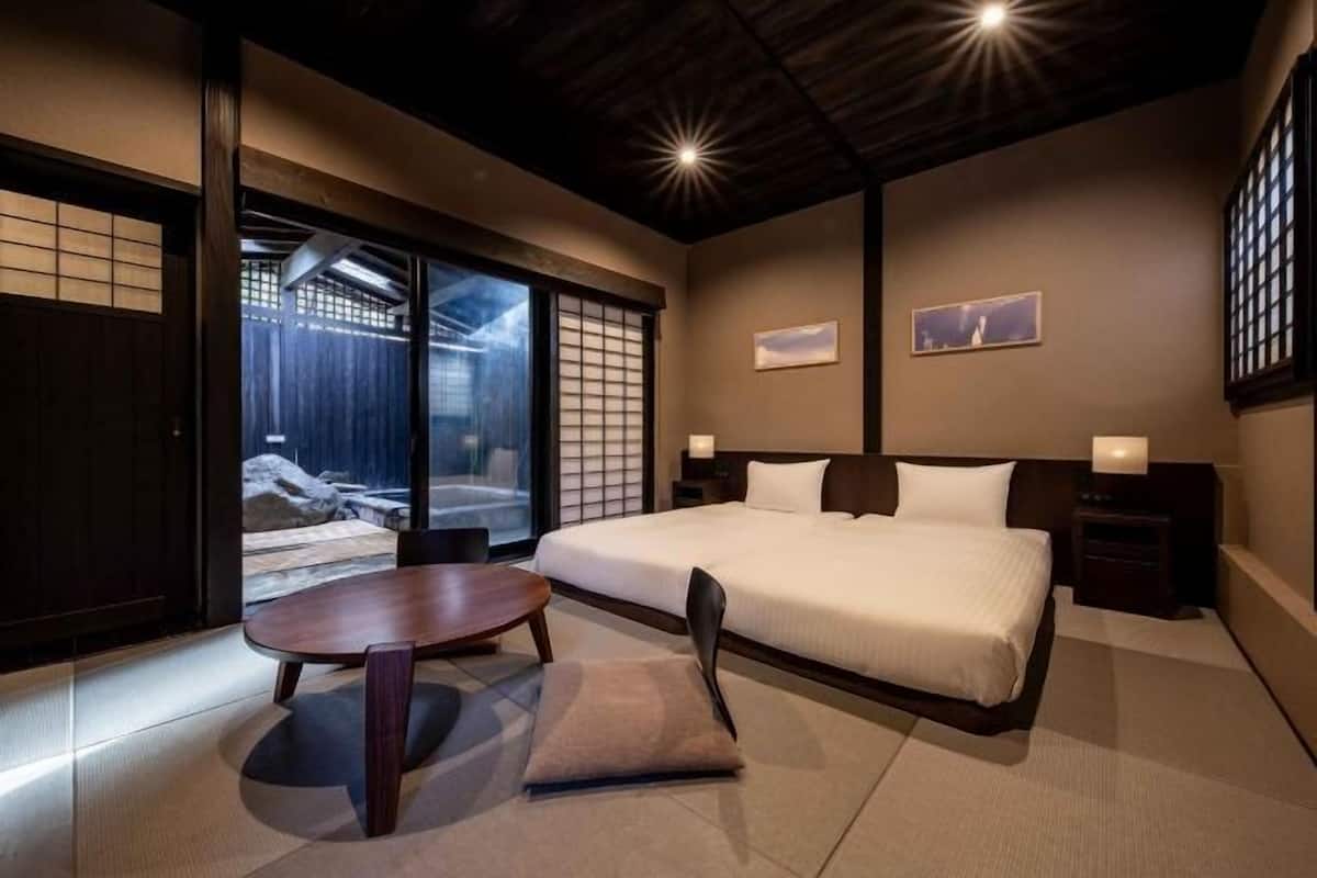 1 bedroom, in-room safe, desk, blackout curtains