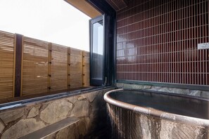 Phòng đôi Tiêu chuẩn, 1 giường đôi, không hút thuốc | Két bảo mật tại phòng, bàn, màn/rèm cản sáng, phòng cách âm