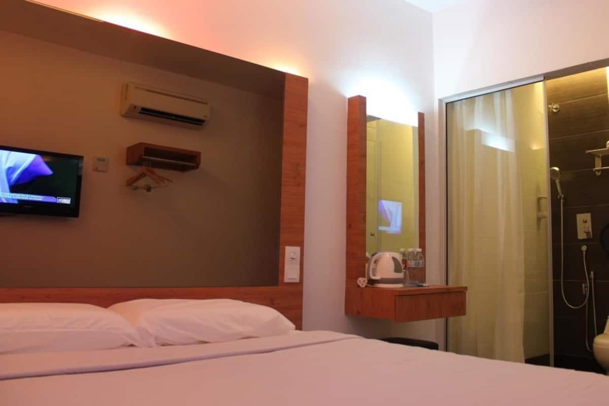 Quarto superior | Wi-Fi de cortesia, roupa de cama