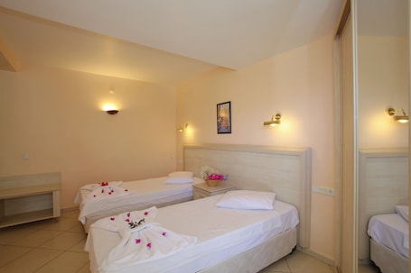 Ropa de cama de alta calidad y escritorio