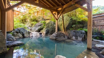 Nhà tắm công cộng