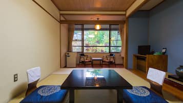 Phòng cơ bản | Bàn, truy cập Internet không dây miễn phí