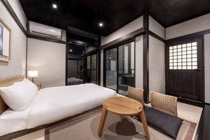 Chambre supérieure double, 1 lit double | Coffre-fort, bureau, système d’insonorisation, accès au Wi-Fi (inclus)