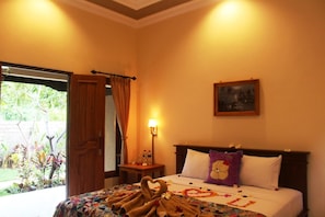 In-room safe, desk, free WiFi - Pande Guest House Pemuteran (Pemuteran)
