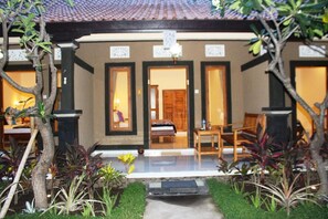 Balcony - Pande Guest House Pemuteran (Pemuteran)
